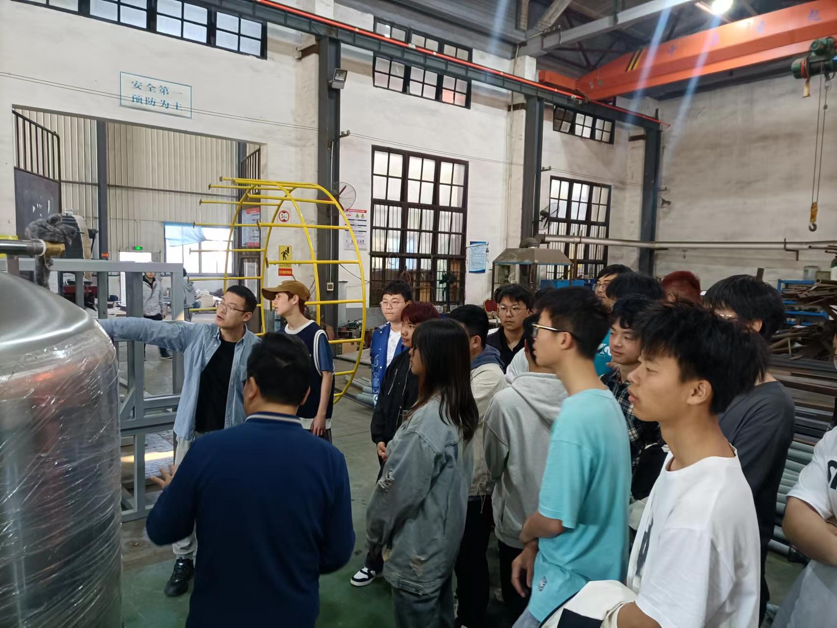 湖南工程学院近200名学生来华体会（中国）认知实习